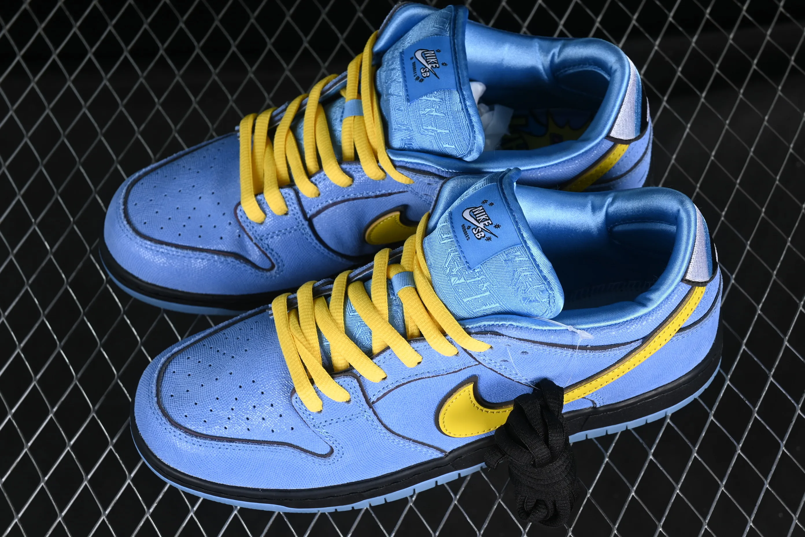 All Categories Nk SB Dunk Series Nk SB Dunk Low Low-top sneakers Pure original version The Powerpuff Girls x Nk SB Dunk Low Powerpuff Girls joint model Low-top casual sneakers FZ8320-400